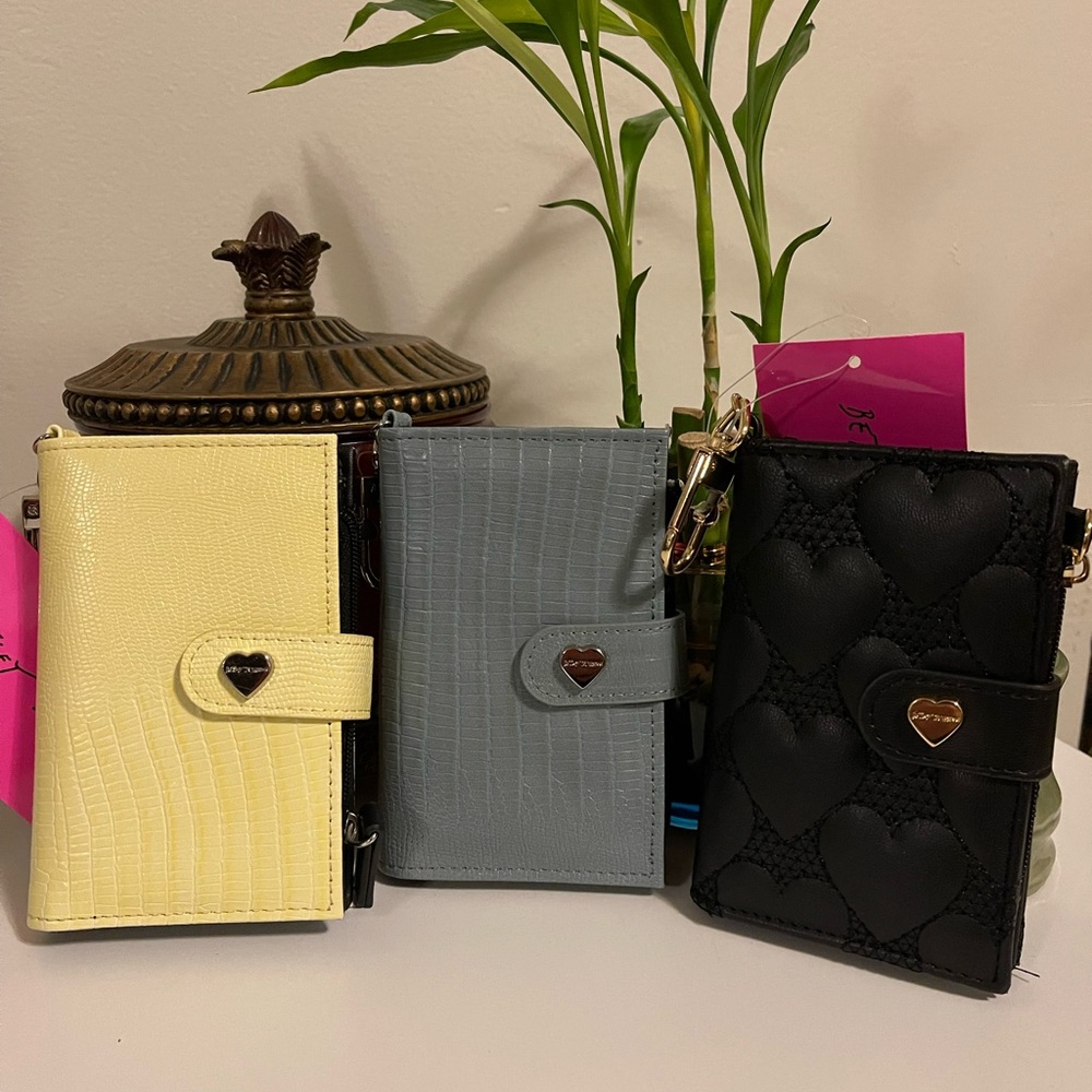 Betsy Johnson YELLOW Card Case with Key Ring - Picture 2 of 10